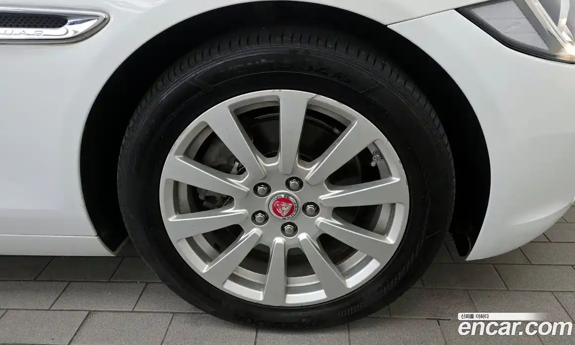Jaguar XE 2016 2.0 гидро в Москве № 238092, фото 5