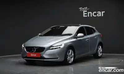 Volvo V40, 2016