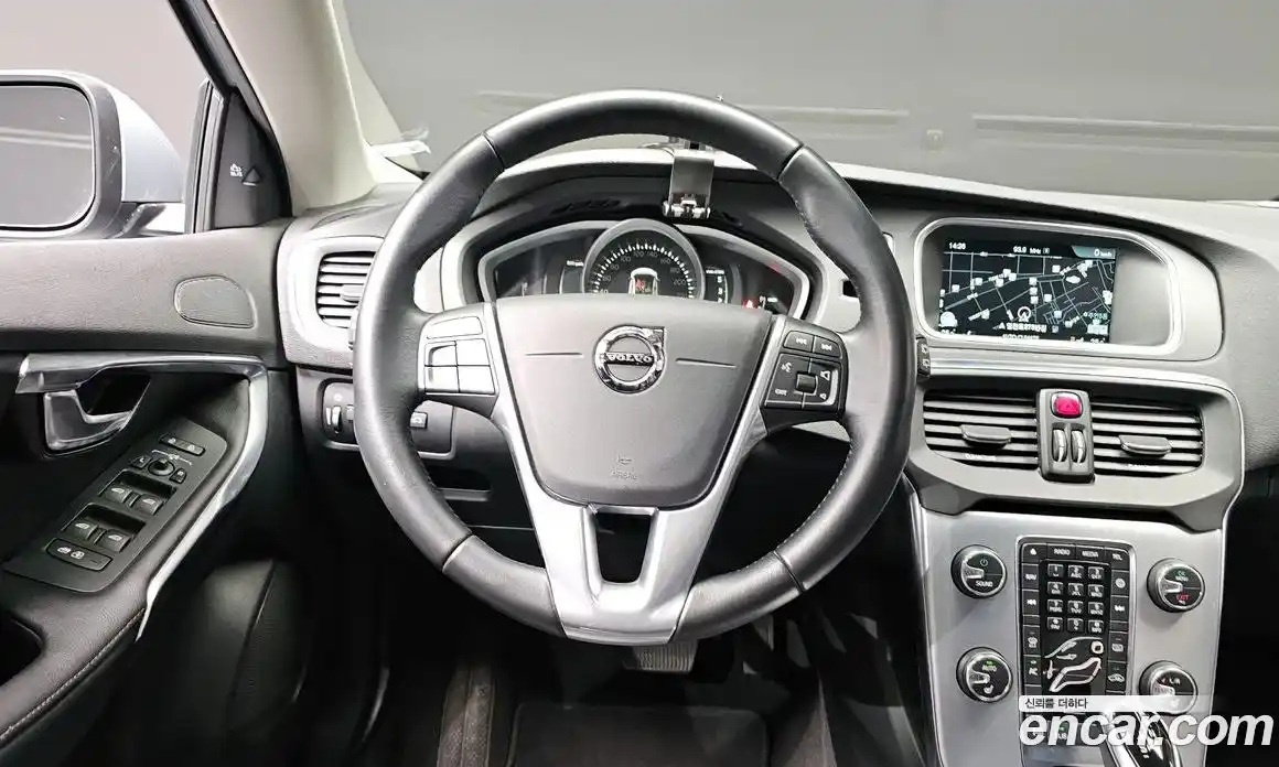 Volvo V40 2016 2.0 гидро в Москве № 250919, фото 13