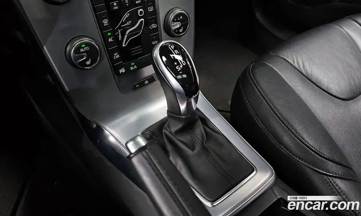 Volvo V40 2016 2.0 гидро в Москве № 250919, фото 9
