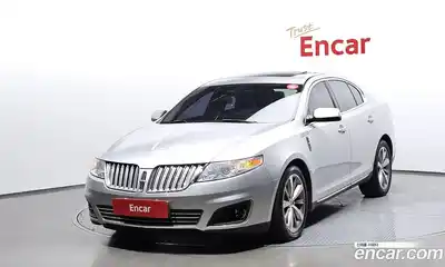 Lincoln MKS, 2011