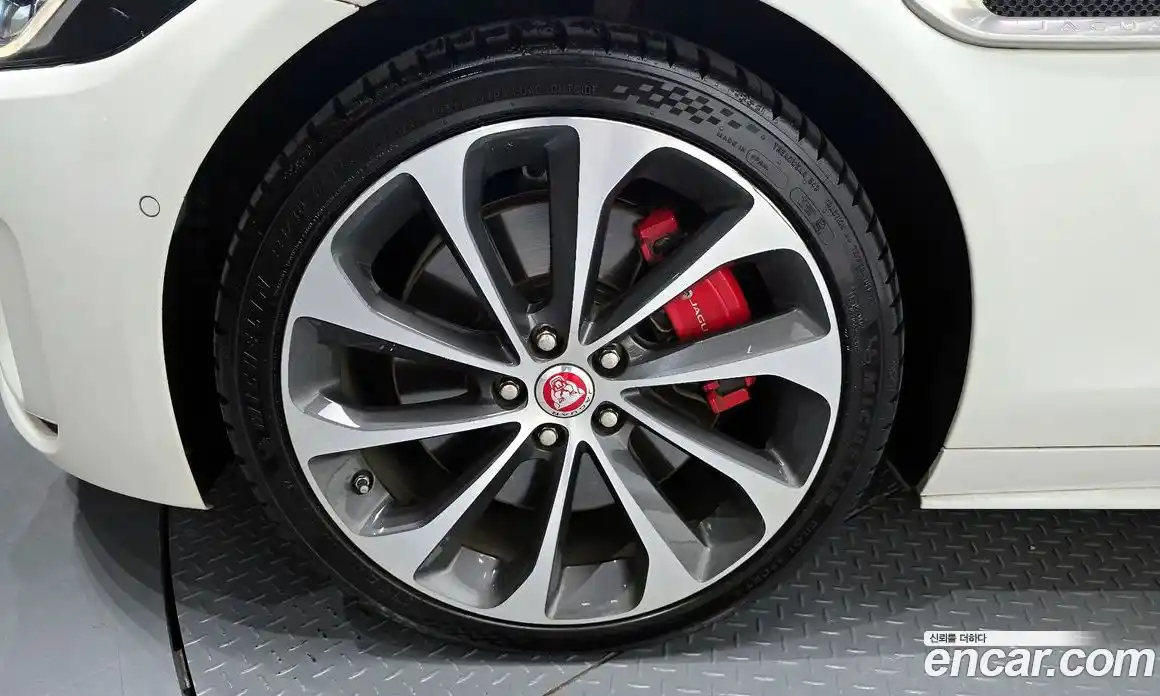 Jaguar XE 2020 2.0 гидро в Москве № 256046, фото 5
