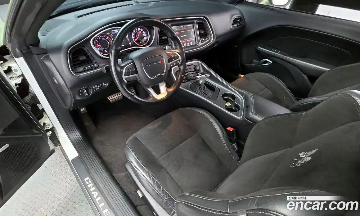 Dodge Challenger 2016 6.4 гидро в Москве № 256894, фото 7