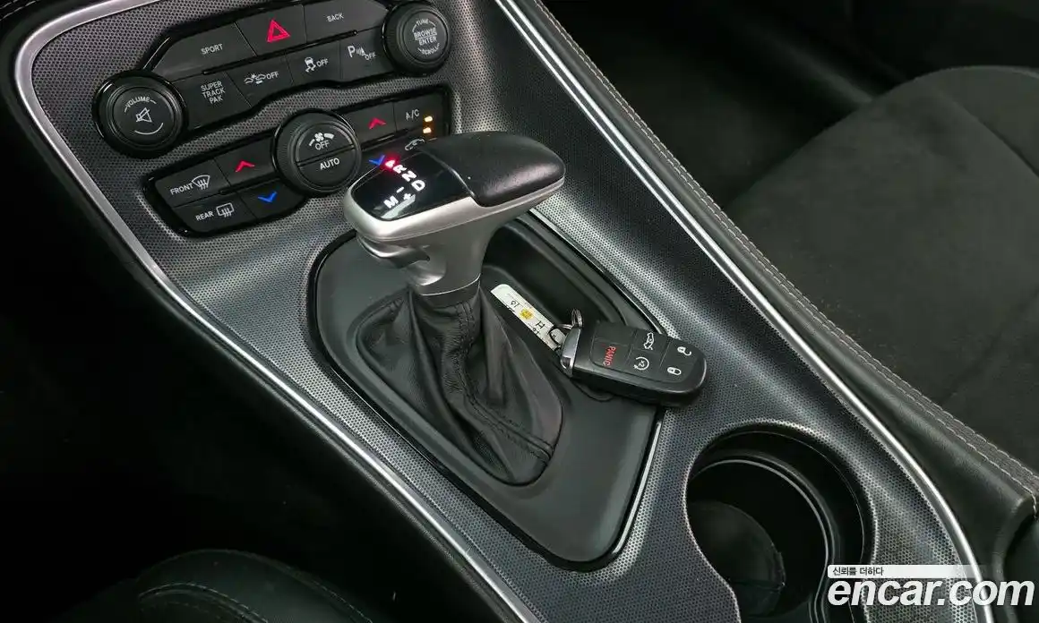 Dodge Challenger 2016 6.4 гидро в Москве № 256894, фото 9