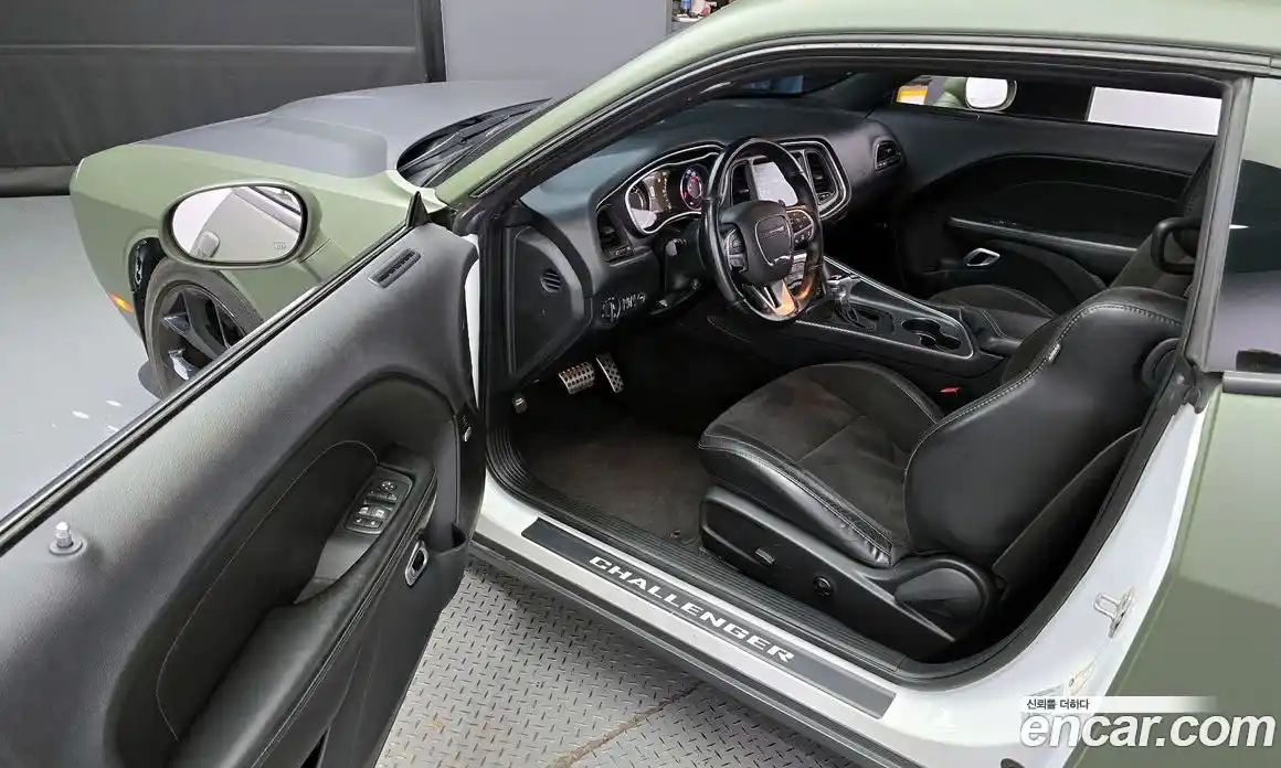 Dodge Challenger 2016 6.4 гидро в Москве № 256894, фото 10