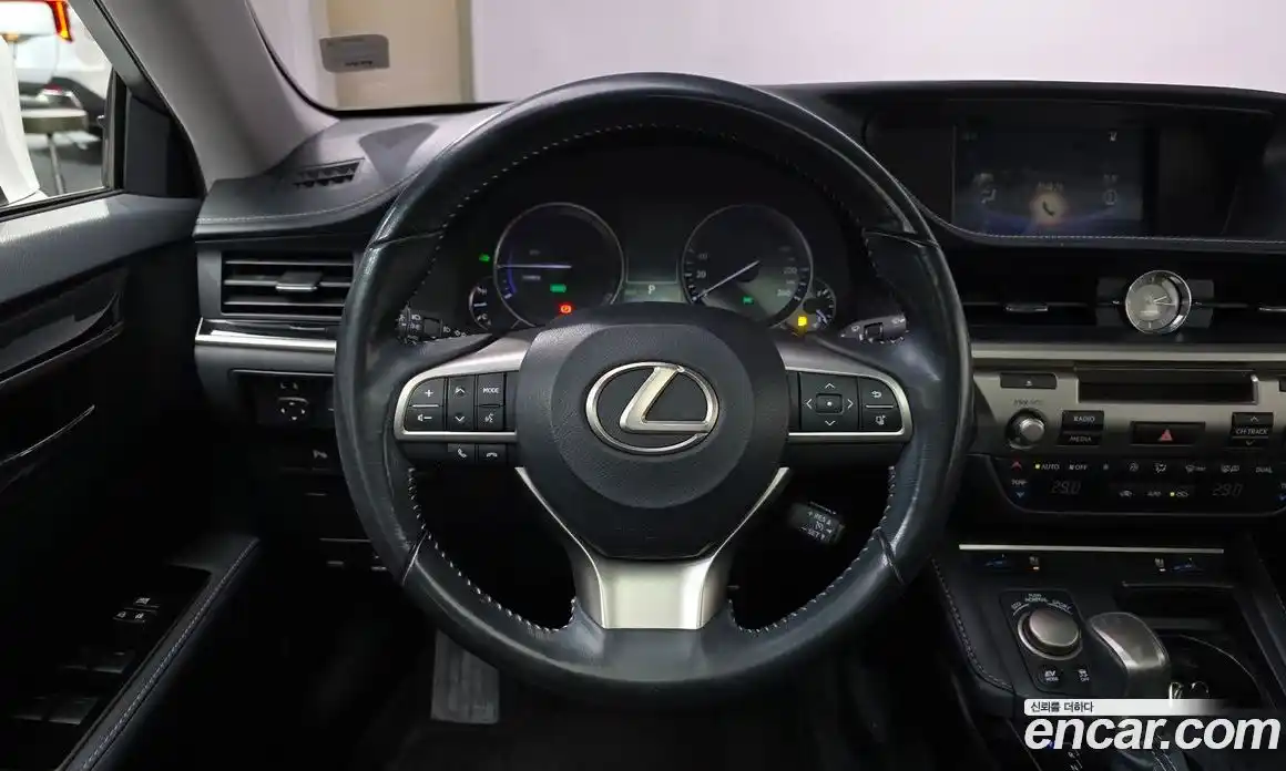Lexus ES 2017 2.5 гидро в Москве № 275657, фото 15