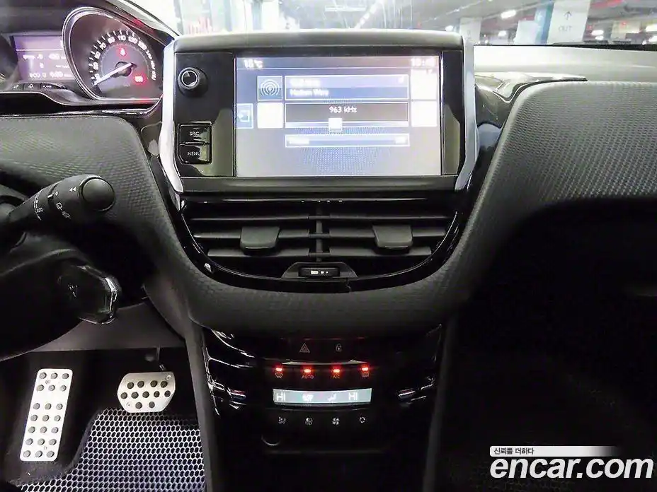 Peugeot 2008 2015 1.6 робот в Москве № 284558, фото 11