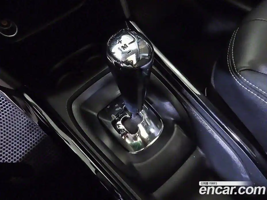 Peugeot 2008 2015 1.6 робот в Москве № 284558, фото 12