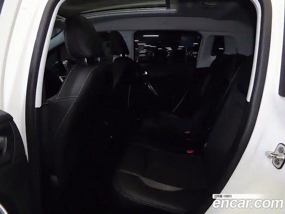 Peugeot 2008 2015 1.6 робот в Москве № 284558, фото 7