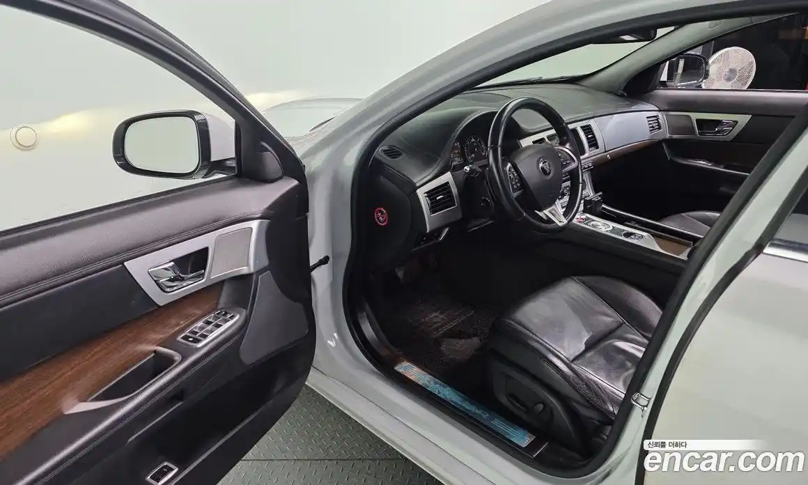 Jaguar XF 2015 2.2 гидро в Москве № 331530, фото 11