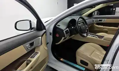 Jaguar XF 2014 2.0 гидро в Москве № 335806, миниатюра 10
