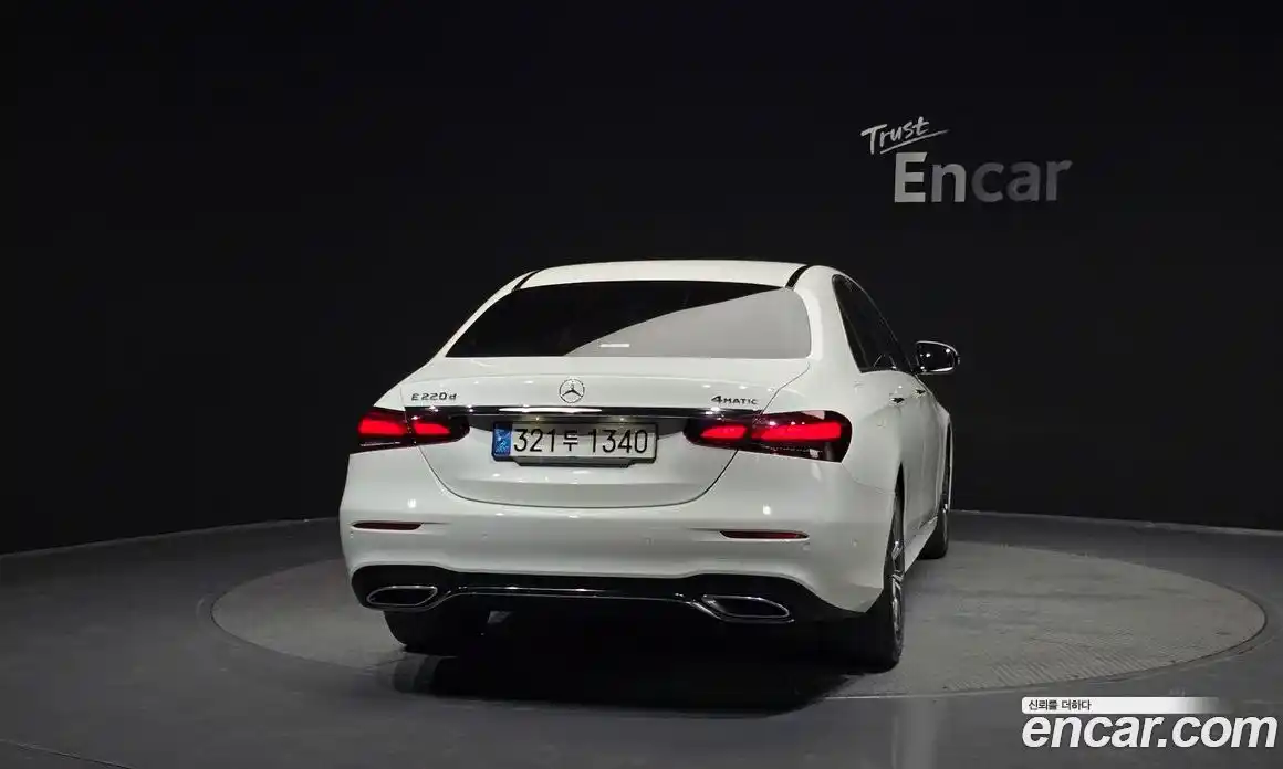 Mercedes-Benz E-Class 2022 1.9 гидро, фото 4