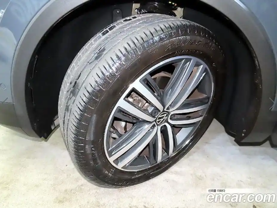 Volkswagen Tiguan 2021 2.0 гидро в Москве № 359159, фото 20