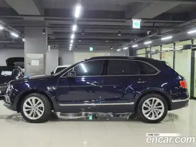 Bentley Bentayga 2020 4.0 гидро в Москве № 366451, миниатюра 2