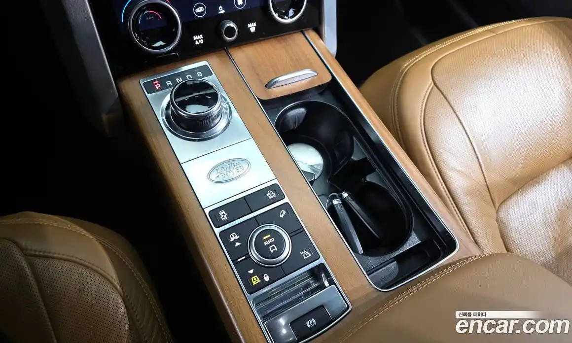 Land Rover Range-Rover 2020 4.4 гидро в Москве № 471378, фото 9