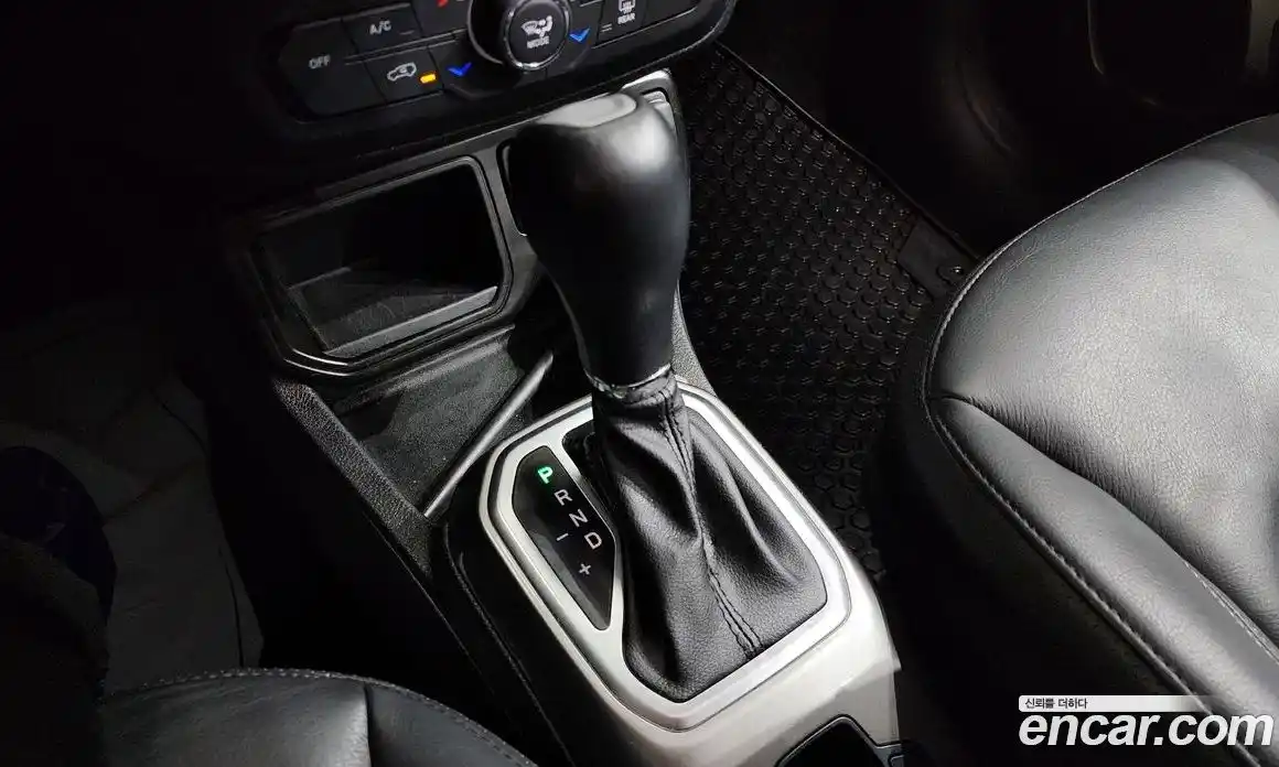 Jeep Renegade 2019 2.4 гидро в Москве № 609669, фото 9
