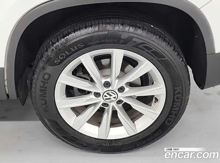 Volkswagen Tiguan 2015 2.0 гидро в Москве № 862707, фото 18
