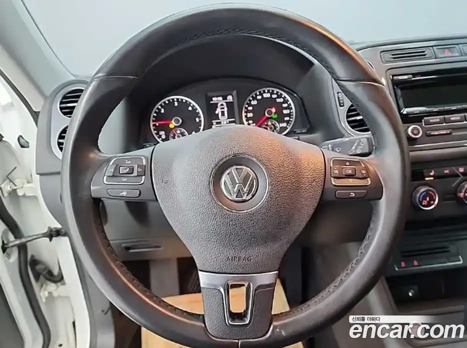 Volkswagen Tiguan 2015 2.0 гидро в Москве № 862707, фото 9