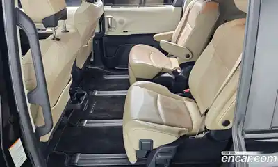 Toyota Sienna 2023 2.5 гидро в Москве № 862941, миниатюра 12