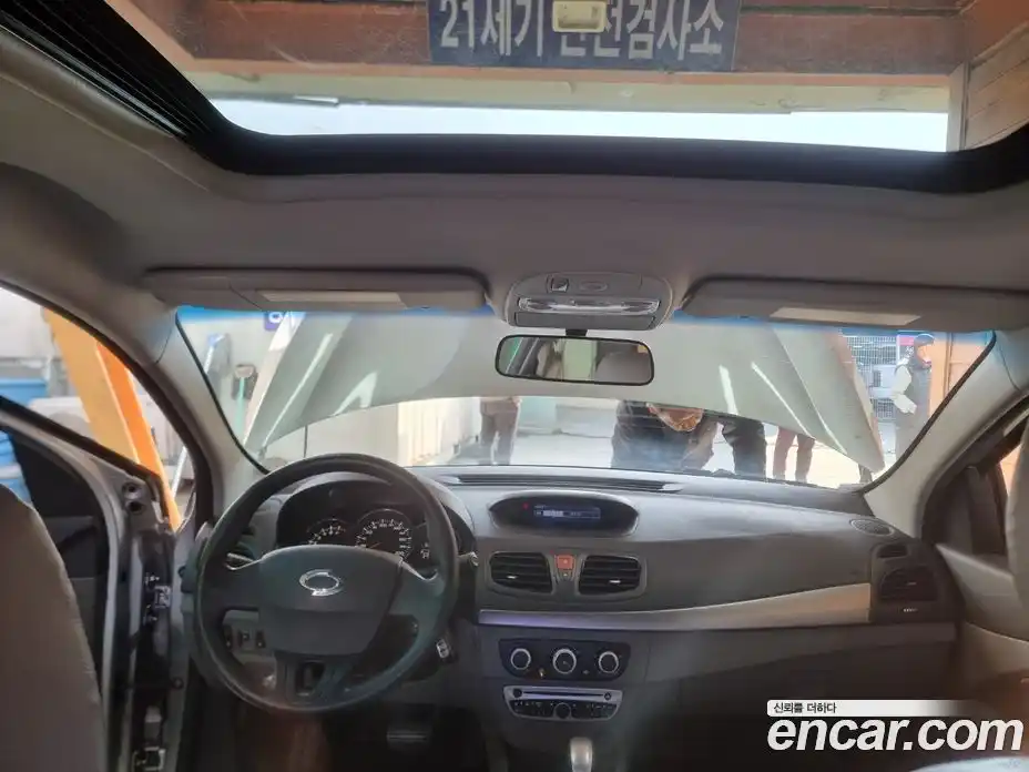 Renault SM3 2009 1.6 Автомат в Москве № 1003868, фото 11