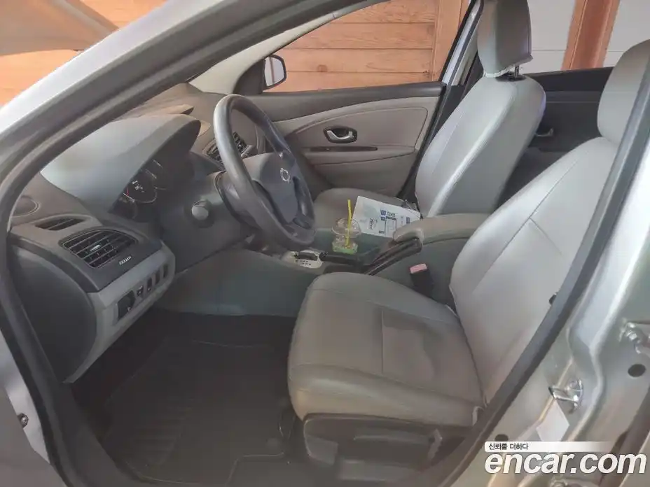 Renault SM3 2009 1.6 Автомат в Москве № 1003868, фото 12