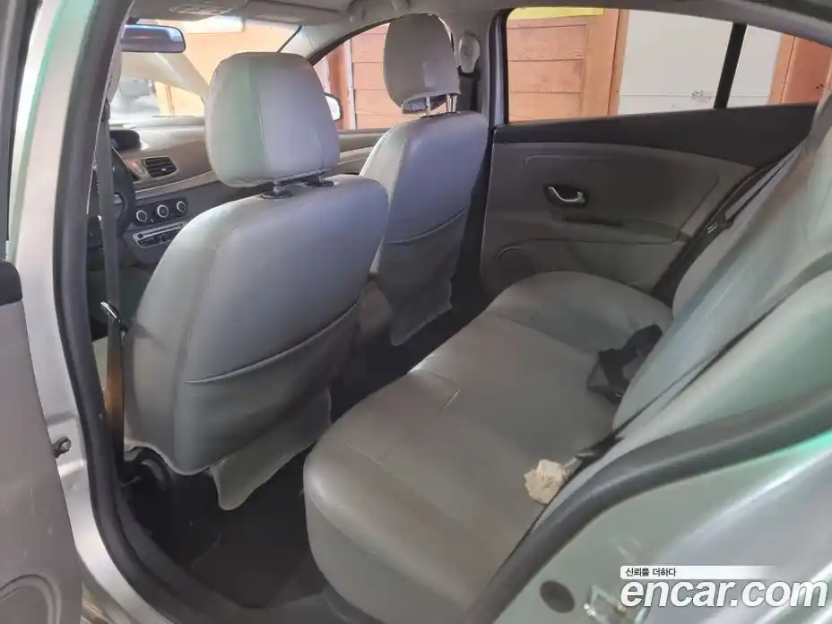 Renault SM3 2009 1.6 Автомат в Москве № 1003868, фото 13