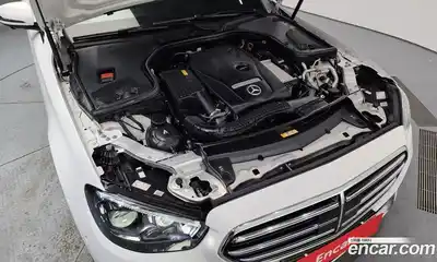 Mercedes-Benz E-Class 2022 2.0 гидро, миниатюра 6