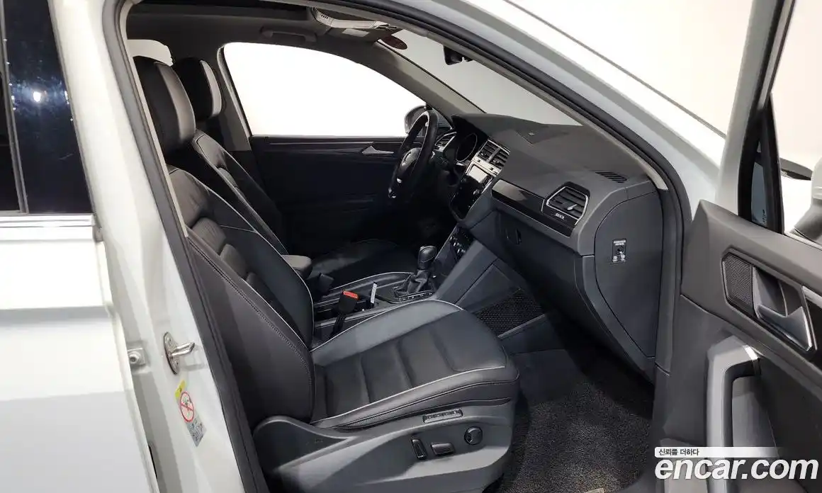 Volkswagen Tiguan 2019 2.0 гидро в Москве № 1014588, фото 11