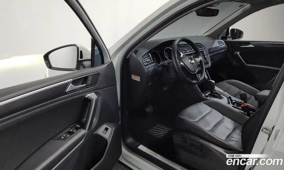 Volkswagen Tiguan 2019 2.0 гидро в Москве № 1014588, фото 10