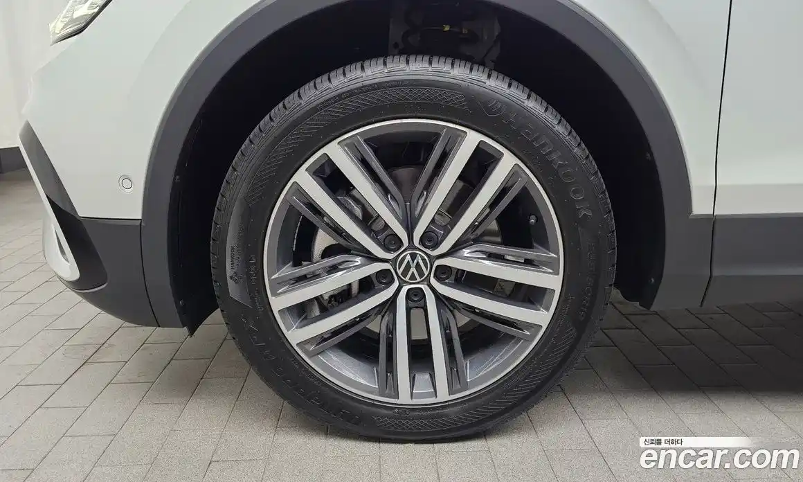 Volkswagen Tiguan 2023 2.0 гидро в Москве № 168395, фото 5