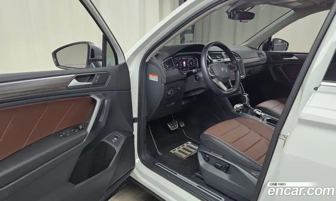 Volkswagen Tiguan 2023 2.0 гидро в Москве № 168395, фото 10