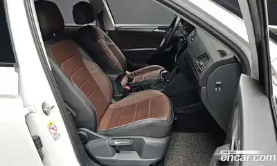 Volkswagen Tiguan 2023 2.0 гидро в Москве № 168656, миниатюра 12