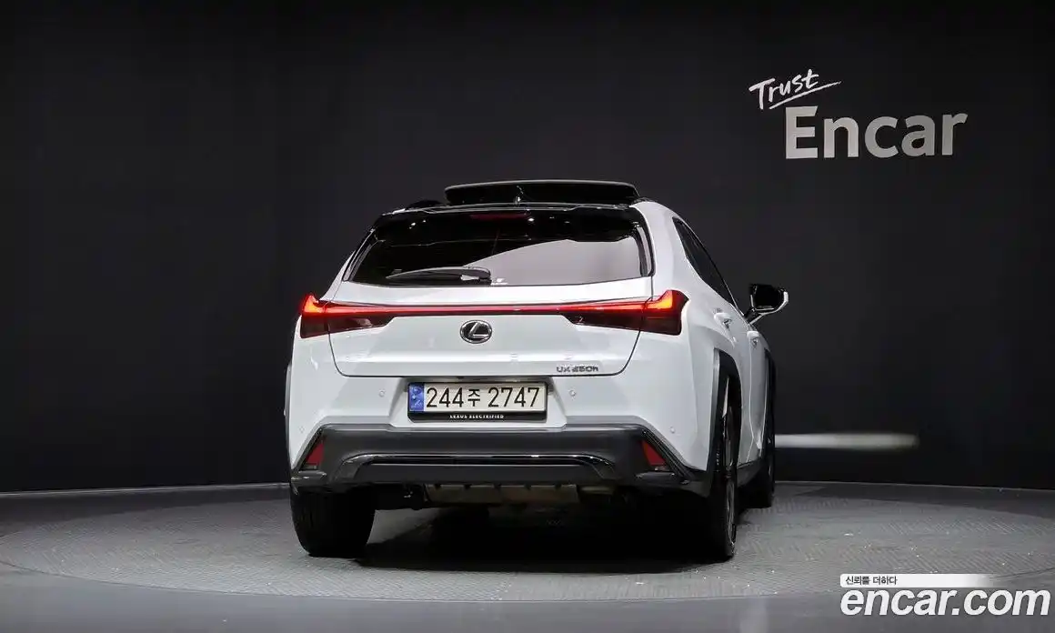 Lexus UX 2024 2.0 гидро в Москве № 198737, фото 4