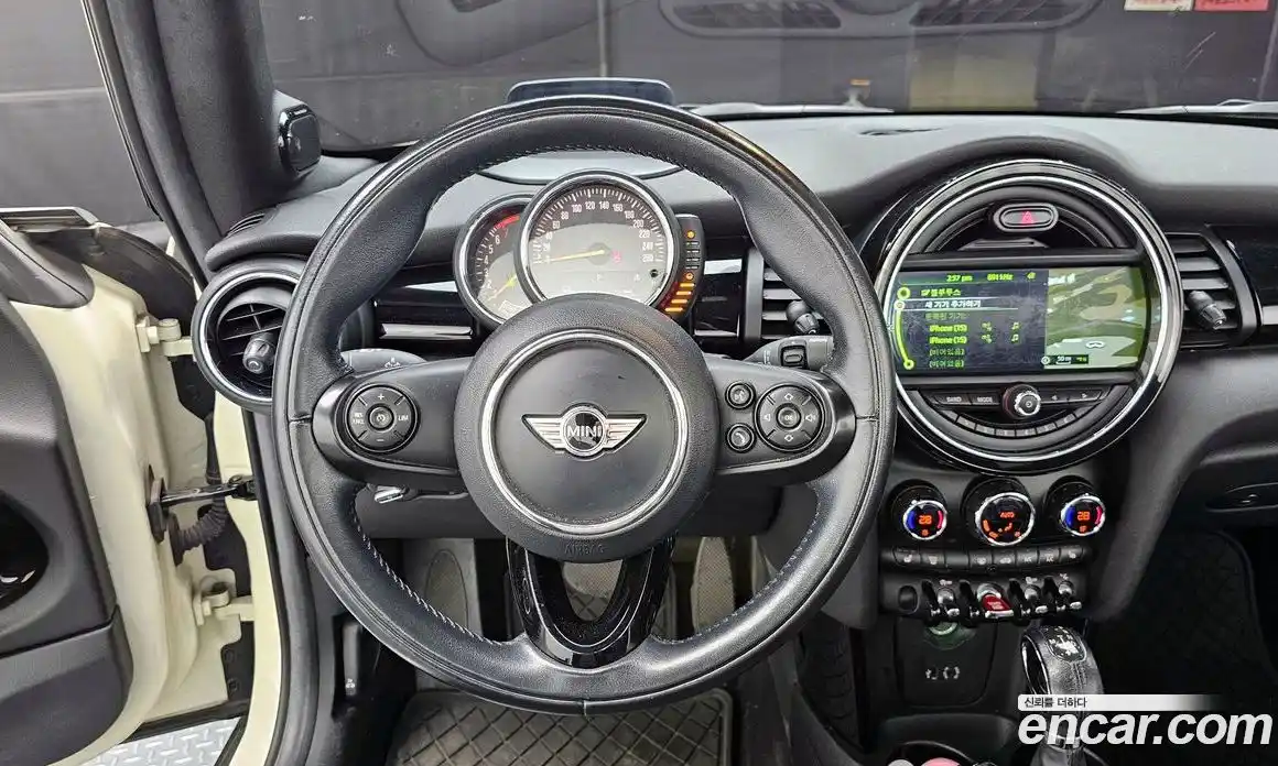 Mini Cooper Convertible 2017 1.5 гидро в Москве № 211264, фото 13