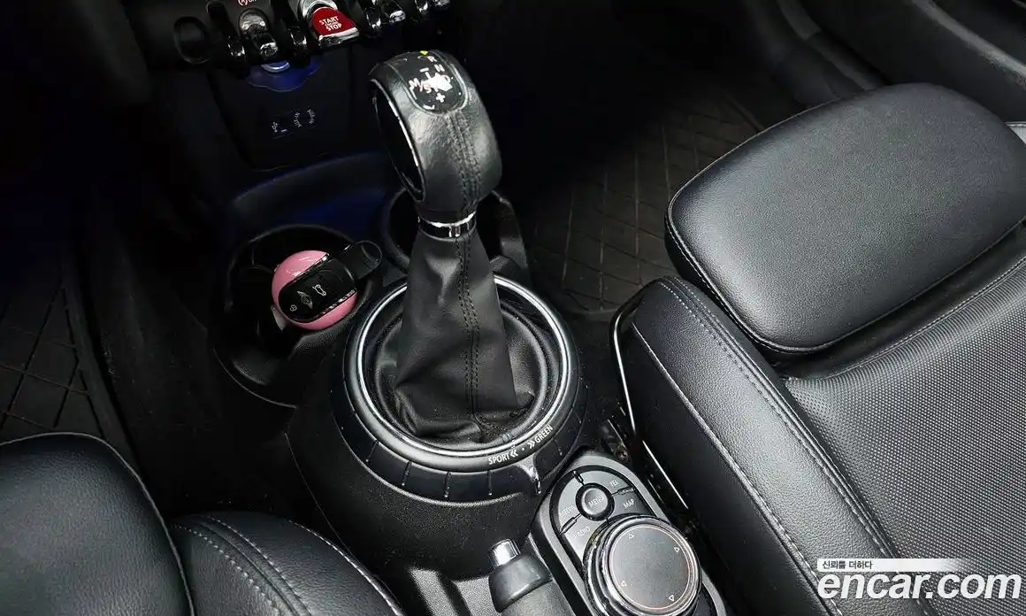 Mini Cooper Convertible 2017 1.5 гидро в Москве № 211264, фото 9