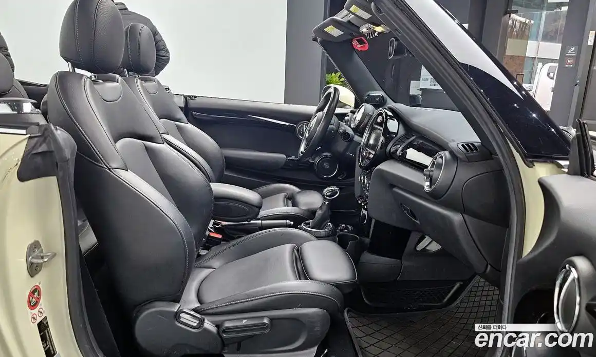 Mini Cooper Convertible 2017 1.5 гидро в Москве № 211264, фото 10