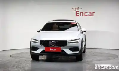 Volvo V60 2022 2.0 гидро в Москве № 212887, миниатюра 2