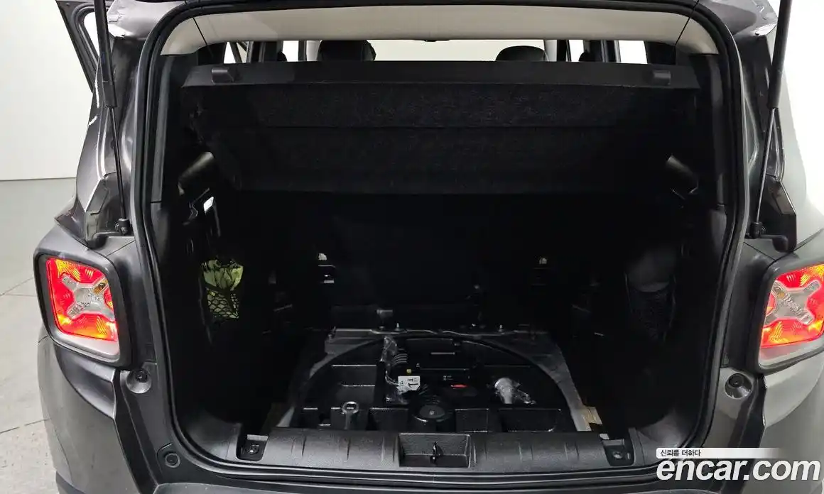Jeep Renegade 2019 2.4 гидро в Москве № 215463, фото 20