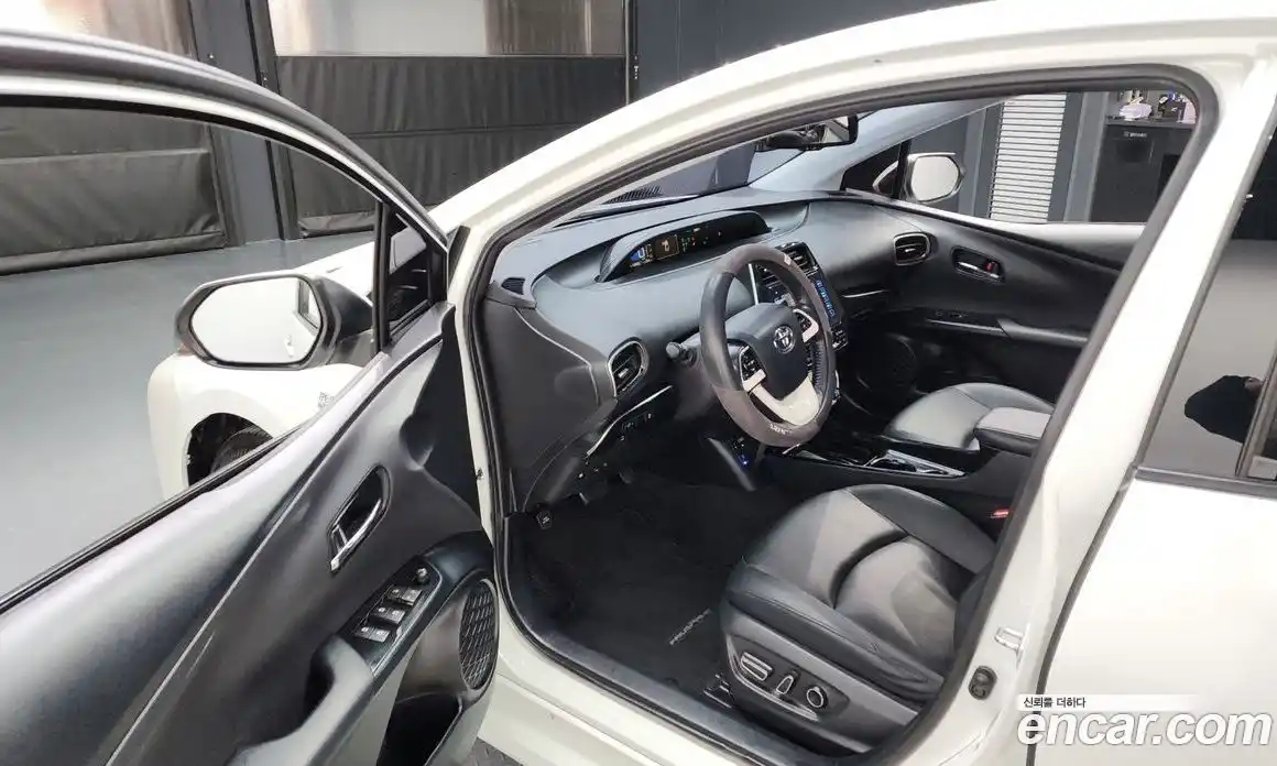 Toyota Prius 2017 1.8 гидро в Москве № 215521, фото 10