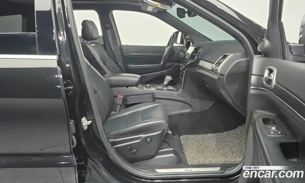 Jeep Cherokee 2019 3.6 гидро в Москве № 232473, фото 11