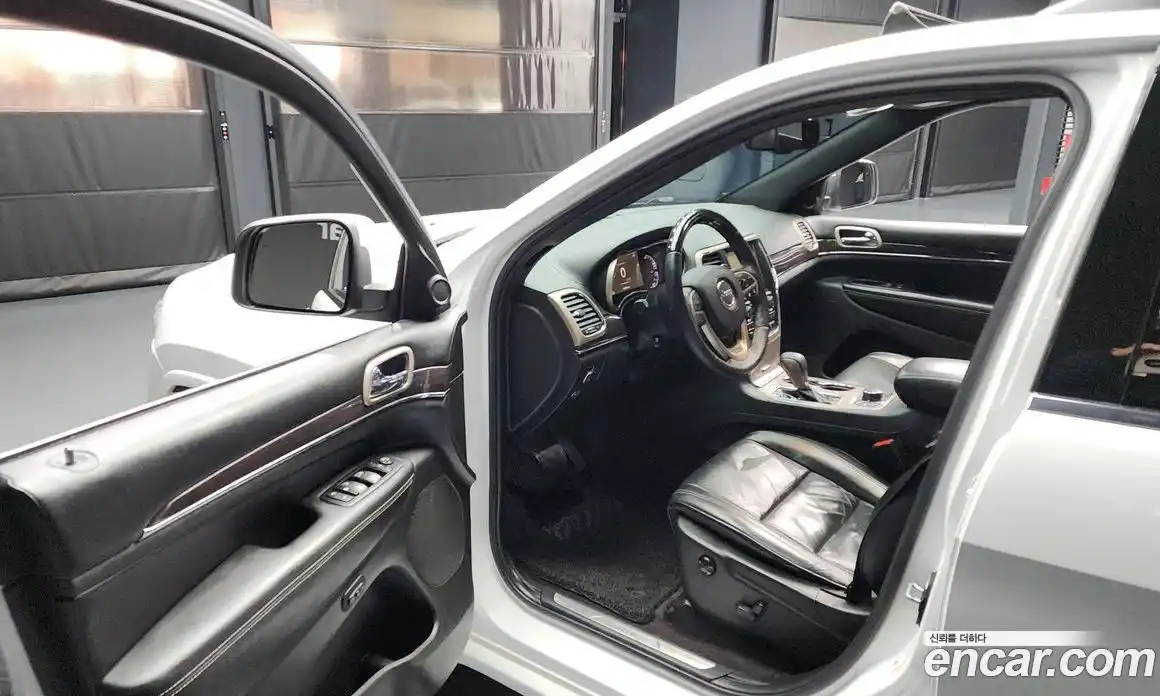 Jeep Cherokee 2016 3.0 гидро в Москве № 239337, фото 10