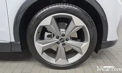 Audi Q4 e-tron 2025 0.2 гидро в Москве № 244451, миниатюра 5