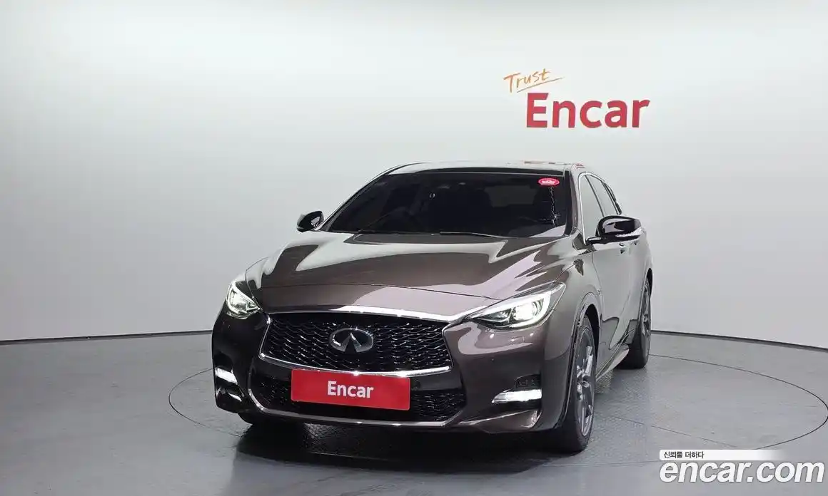 Infiniti Q30 2017 2.0 гидро в Москве № 247083, фото 3