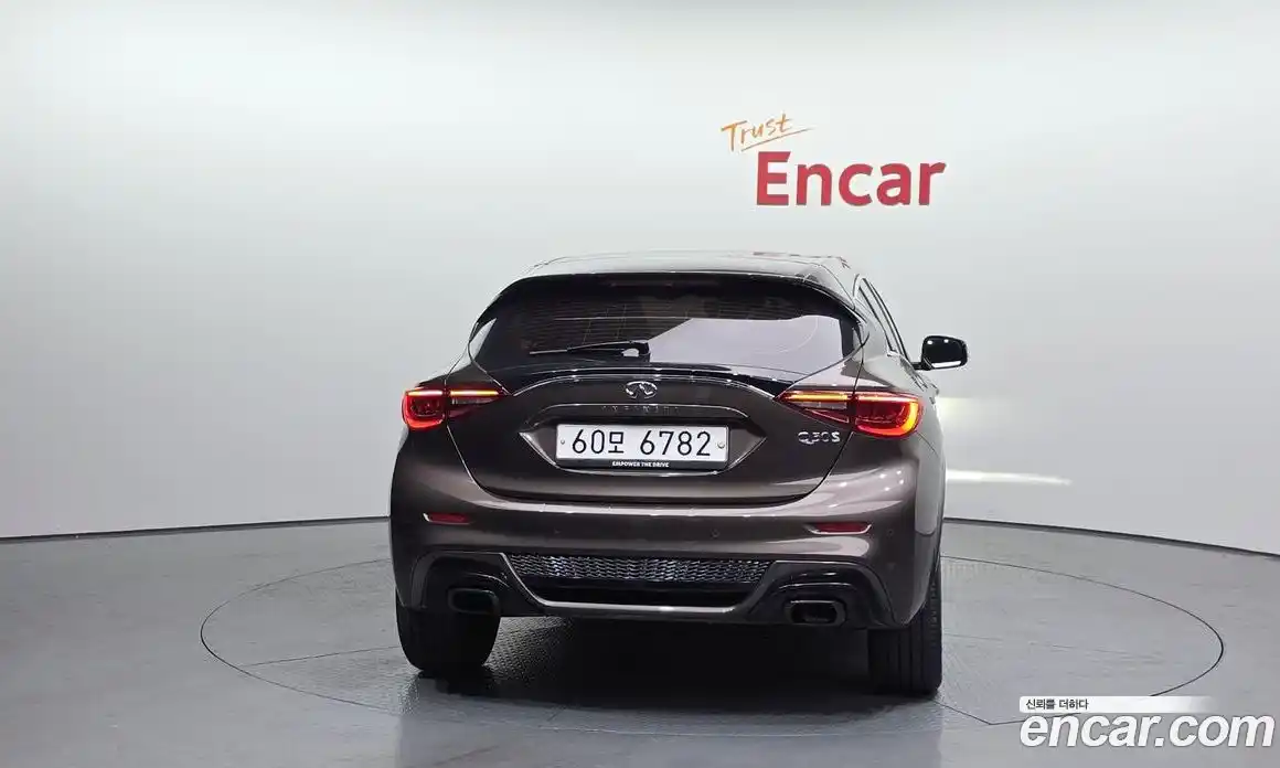 Infiniti Q30 2017 2.0 гидро в Москве № 247083, фото 4
