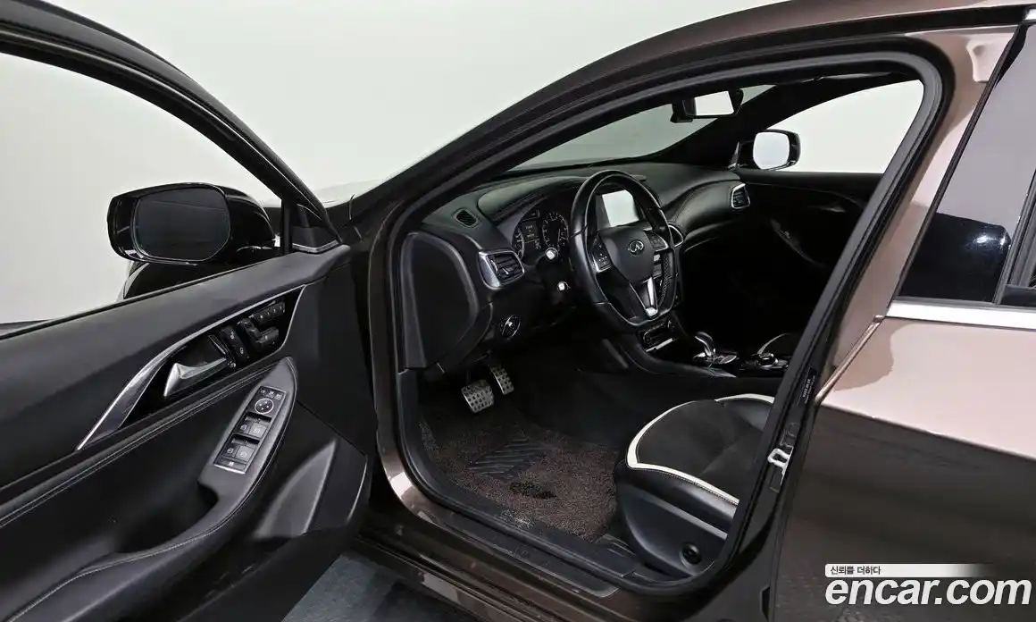 Infiniti Q30 2017 2.0 гидро в Москве № 247083, фото 10