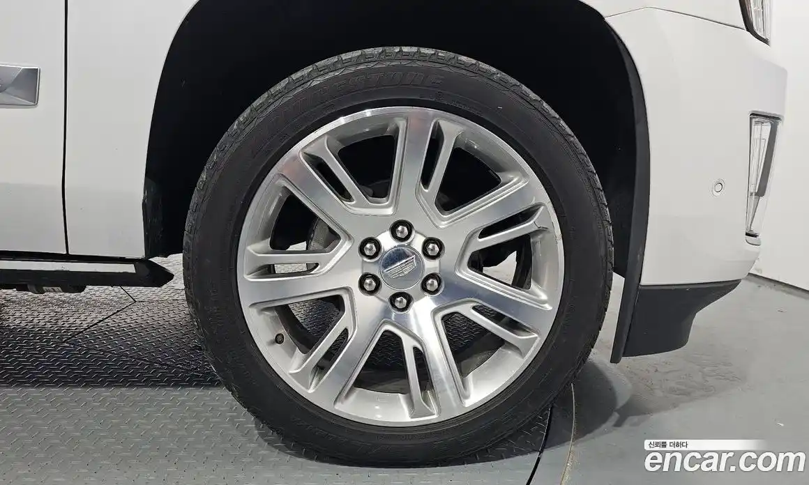 Cadillac Escalade 2018 6.2 гидро в Москве № 256471, фото 5
