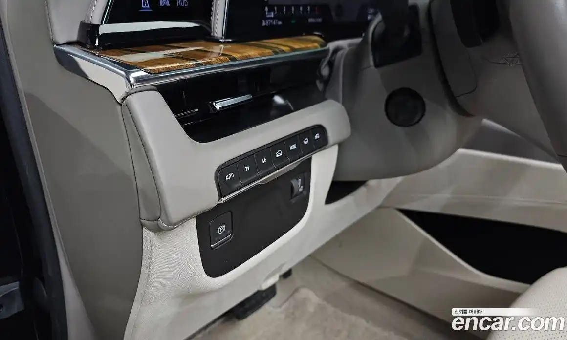 Cadillac Escalade 2021 6.2 гидро в Москве № 256491, фото 16