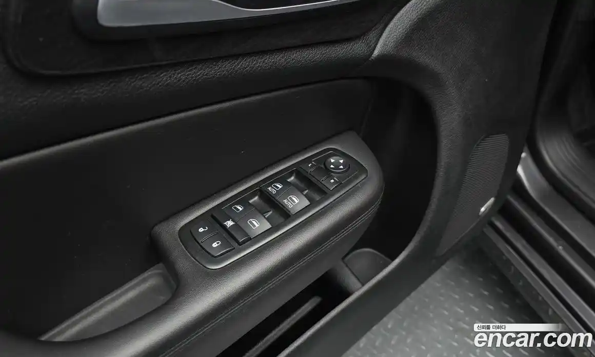 Chrysler 200 2015 2.4 гидро в Москве № 256749, фото 17