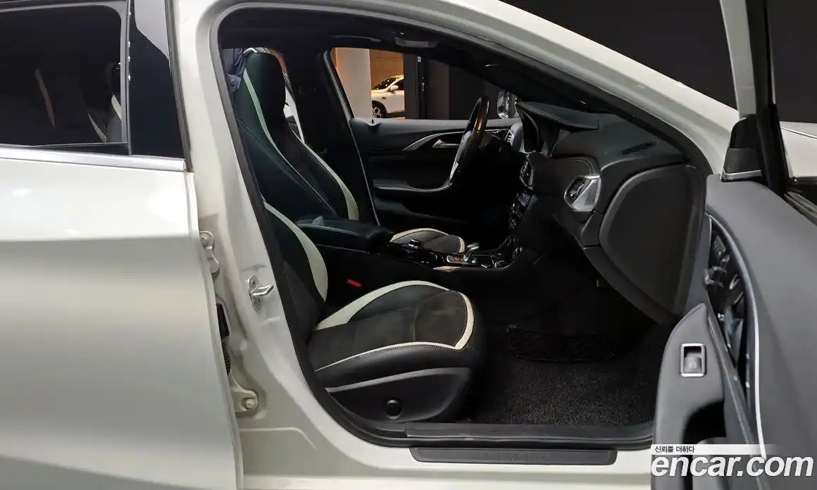 Infiniti Q30 2017 2.0 гидро в Москве № 266734, фото 11