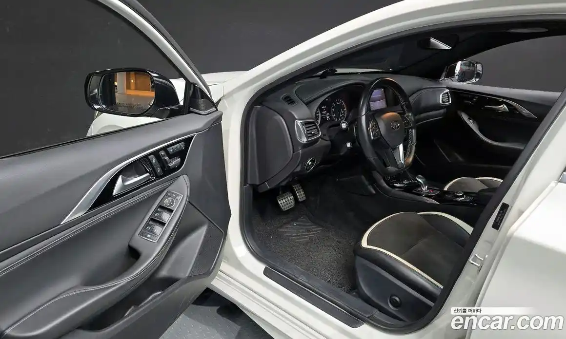 Infiniti Q30 2017 2.0 гидро в Москве № 266734, фото 10